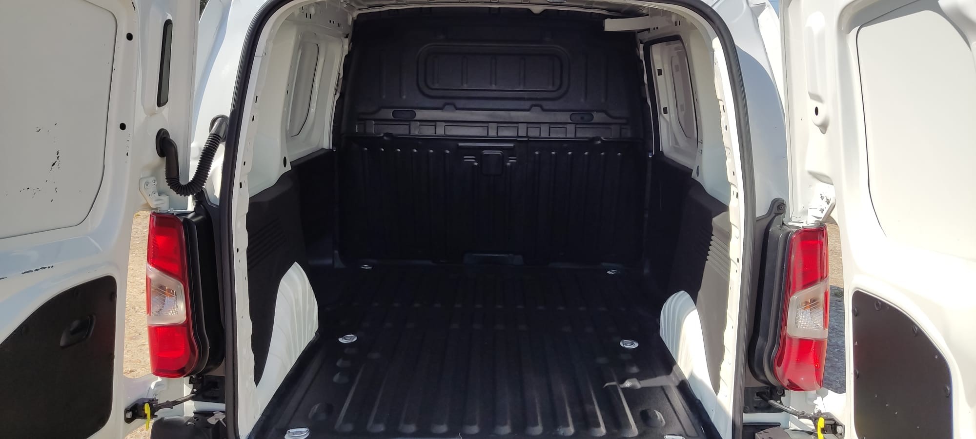 copy of FORD COURIER 1.6 TDCI 75 CV FURGON