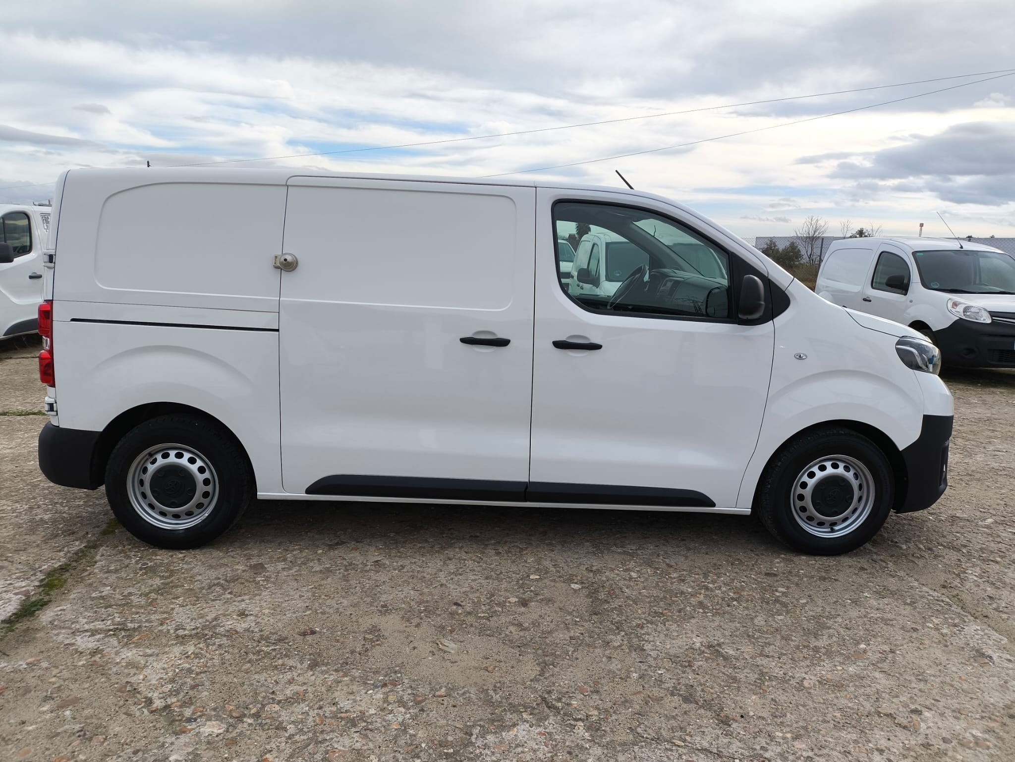 copy of FORD COURIER 1.6 TDCI 75 CV FURGON