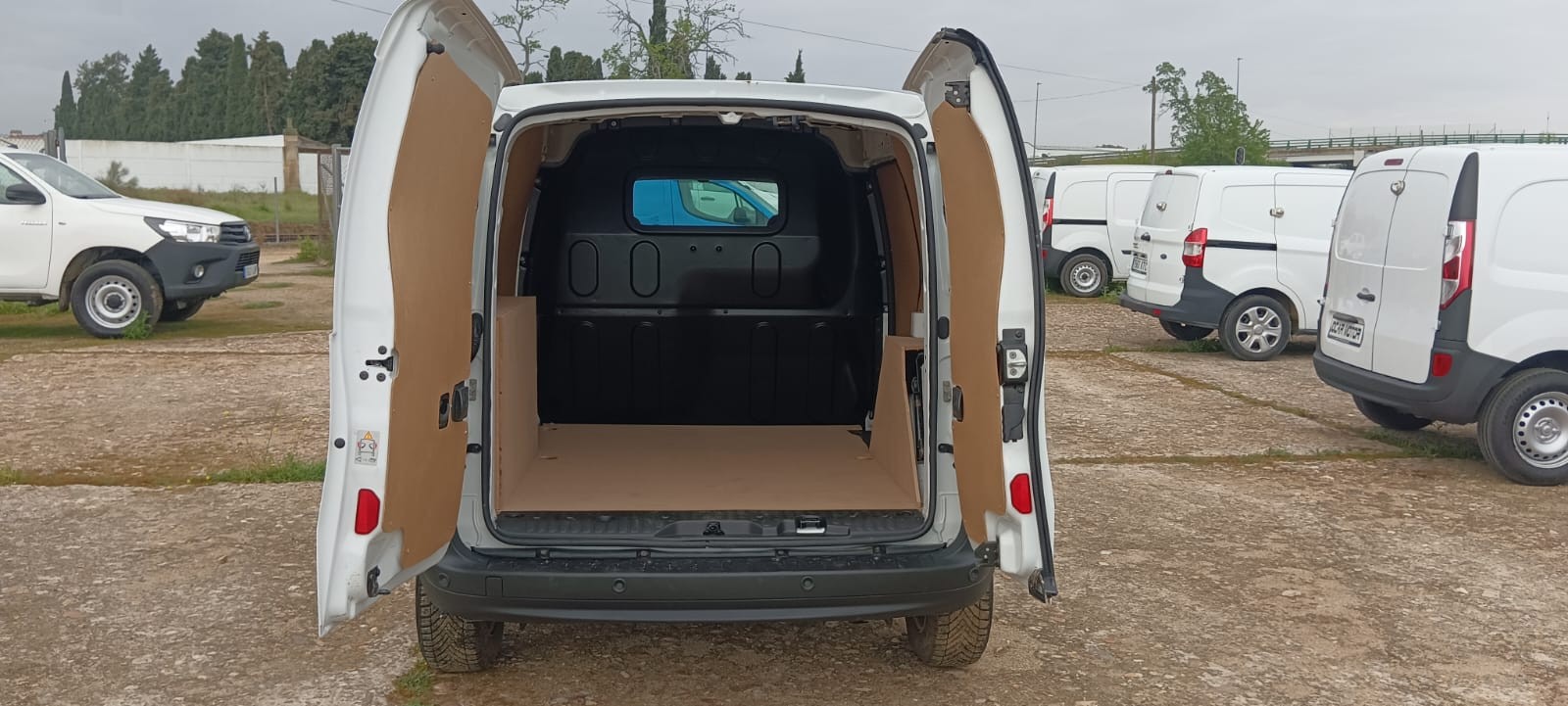 copy of FORD COURIER 1.6 TDCI 75 CV FURGON