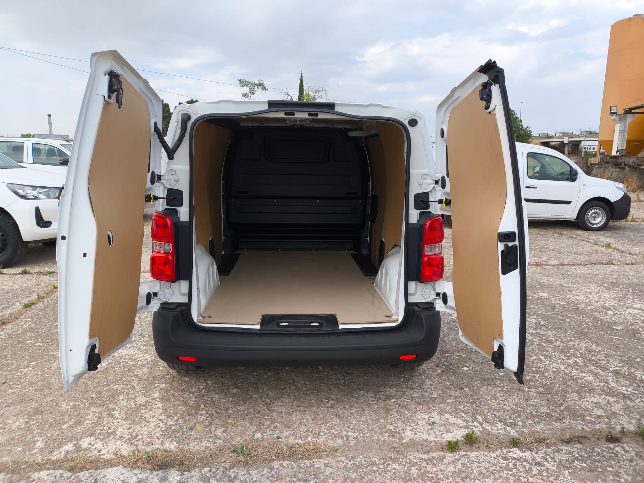 copy of FORD COURIER 1.6 TDCI 75 CV FURGON