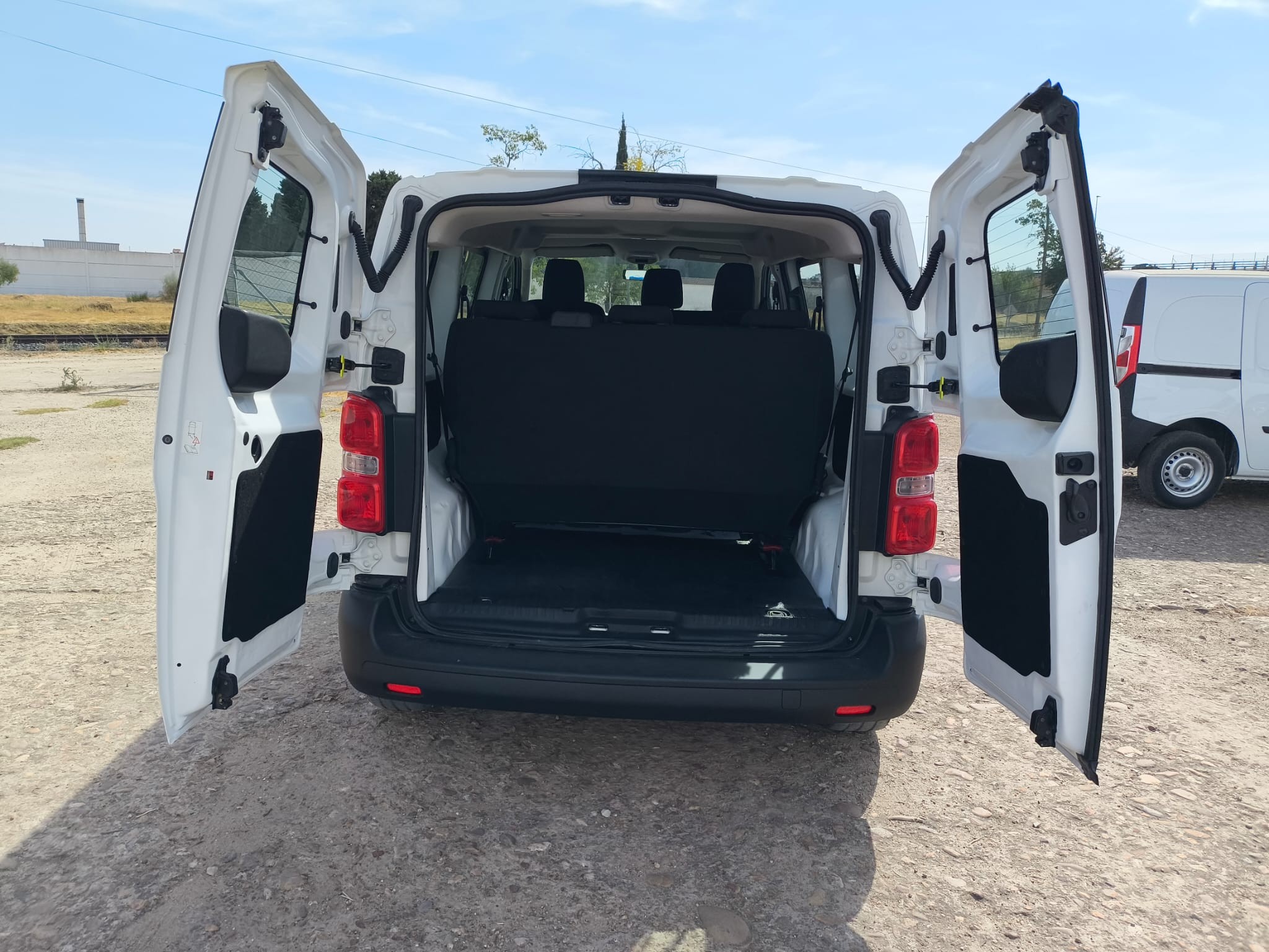 OPEL VIVARO TALLA M COMBI 1.5D 120 CV 9 PLAZAS