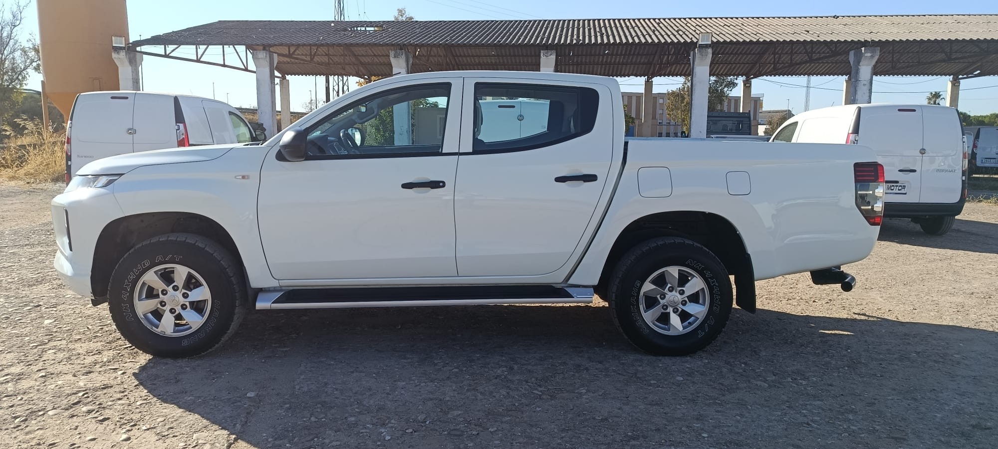 MITSUBISHI L-200 DOBLE CABINA 220 DI-D AUTOMATICA