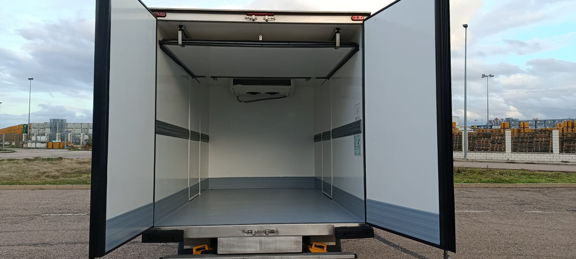NISSAN CABSTAR 3.0 130CV FRIGORIFICO -20º