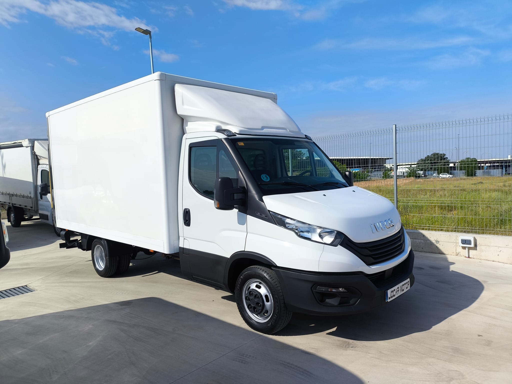 IVECO DAILY 35C16H 3450 CAJA CON PLATAFORMA