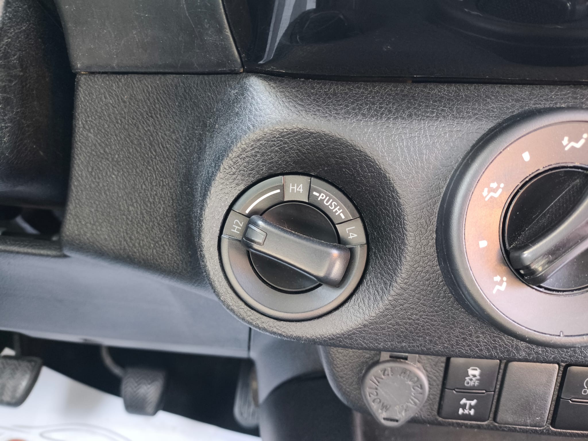 TOYOTA HILUX 2.4 D4D 150 CV DOBLE CABINA GX