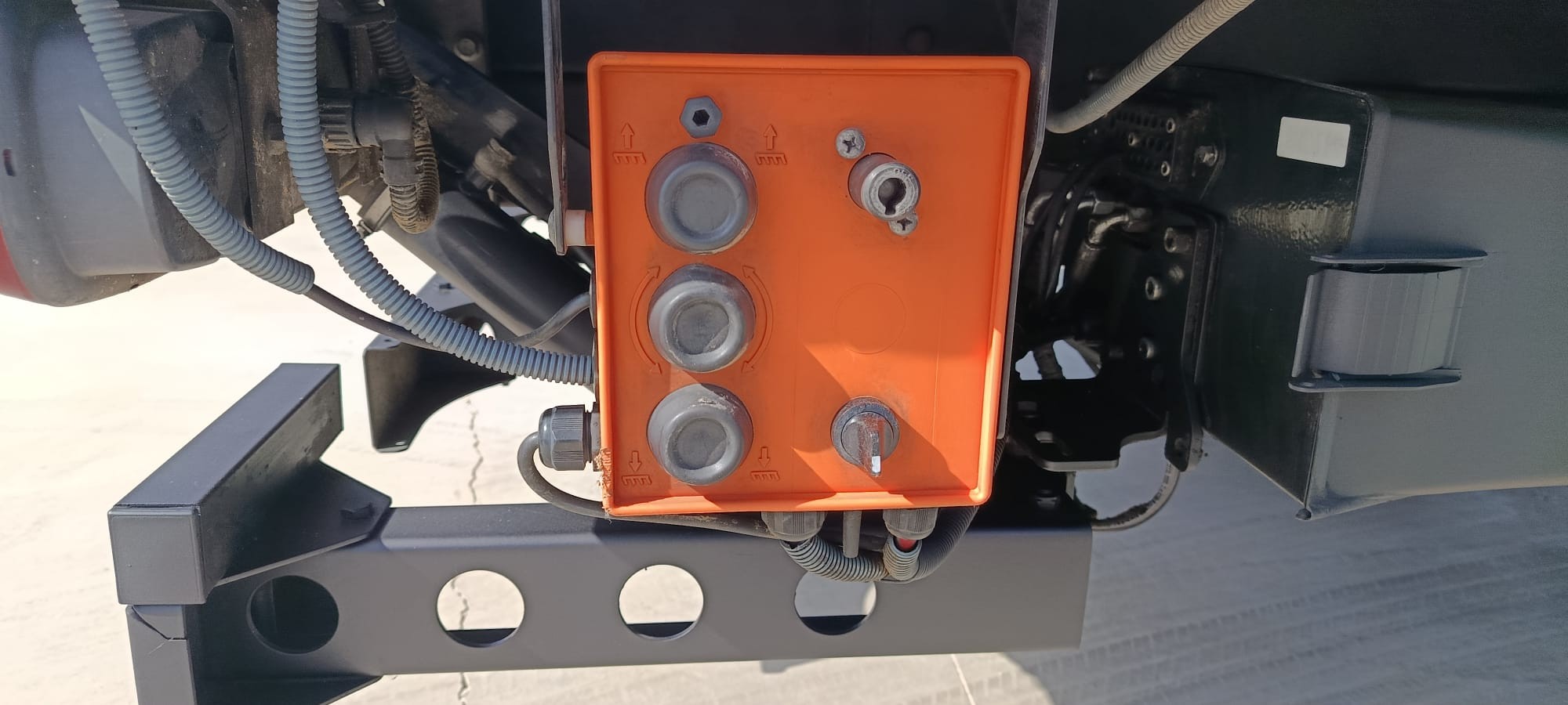 IVECO DAILY 35C16H 3450 CAJA CON PLATAFORMA