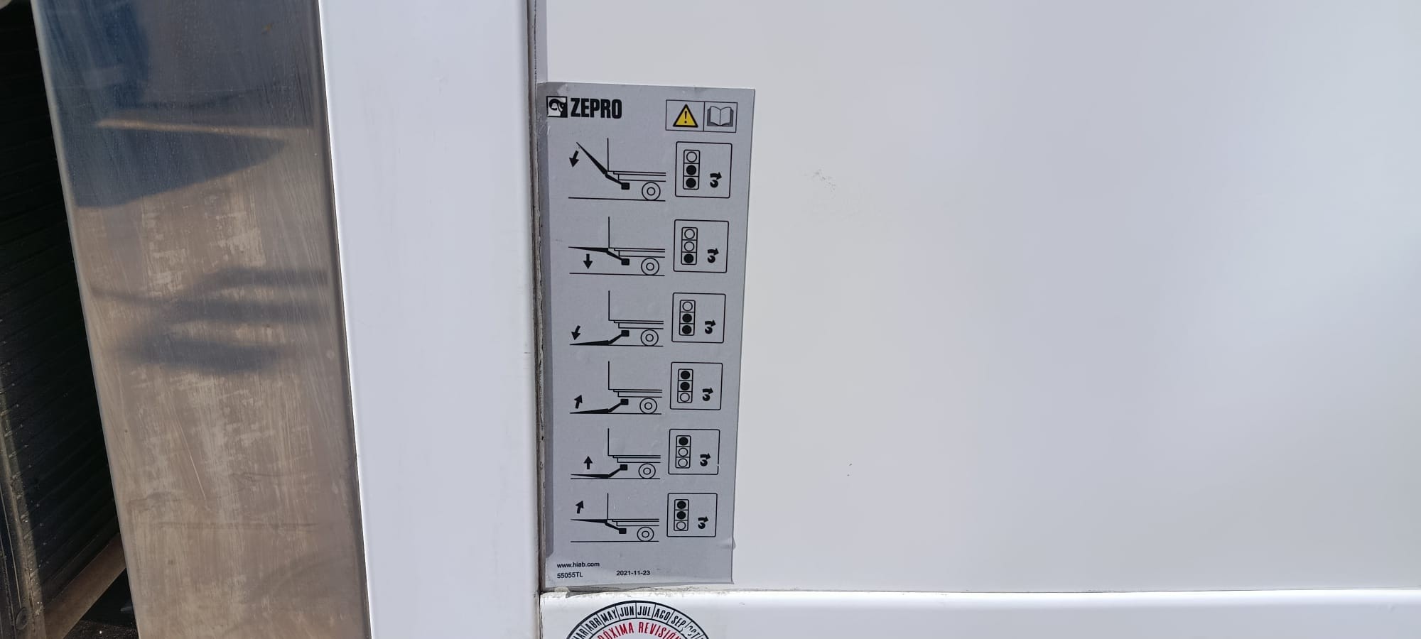 IVECO DAILY 35C16H 3450 CAJA CON PLATAFORMA