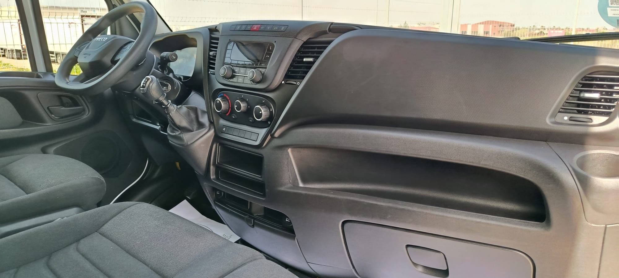 IVECO DAILY 35C16H 3450 CAJA CON PLATAFORMA