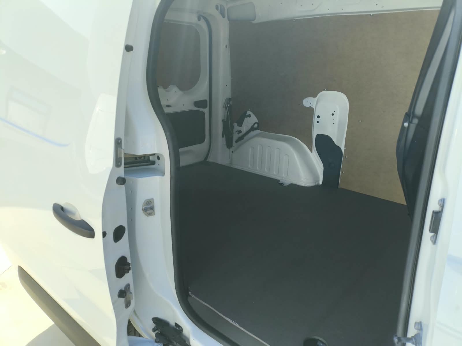 copy of FORD COURIER 1.6 TDCI 75 CV FURGON